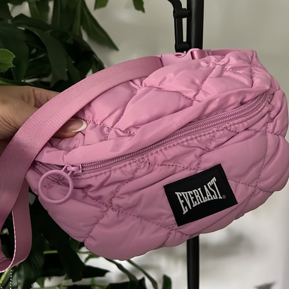 Everlast Handbags - Everlast Fanny pack